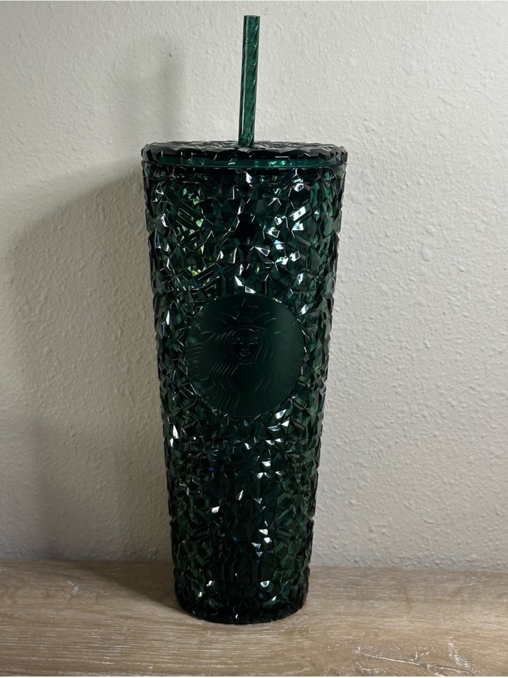 New Starbucks Spring 2026
Emerald Dark Green Jeweled Cold
Venti Tumbler Cup 24oz